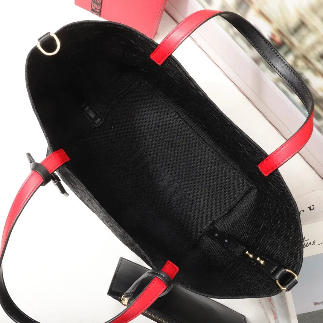 Color: Gold - CHHC 2025 Elegant Ladies Leather Crossbody Bag For Everyday Use By Famous Designer Luxury Brand Classic