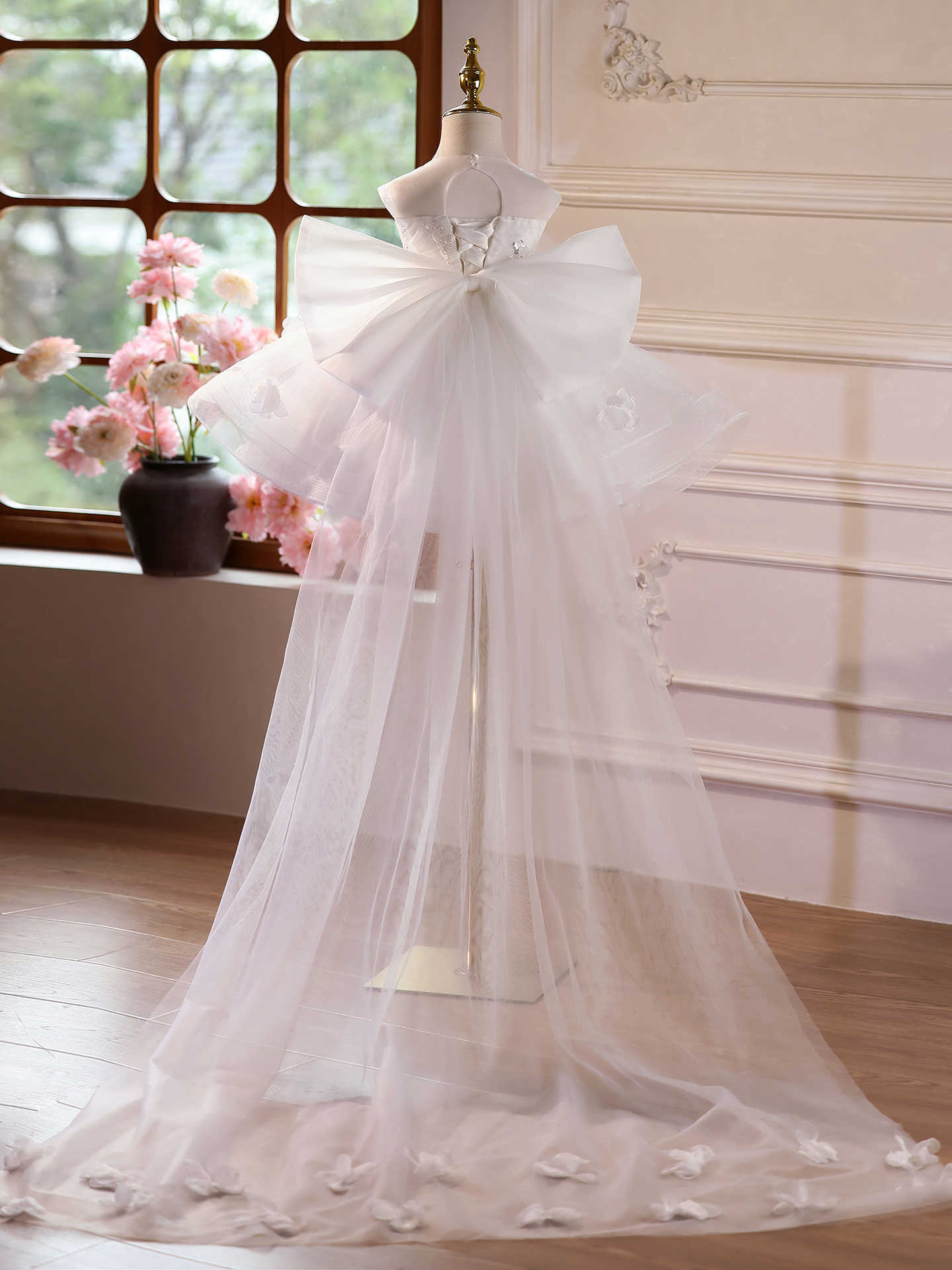 Senior Sense Of Host Piano Playing Dress
