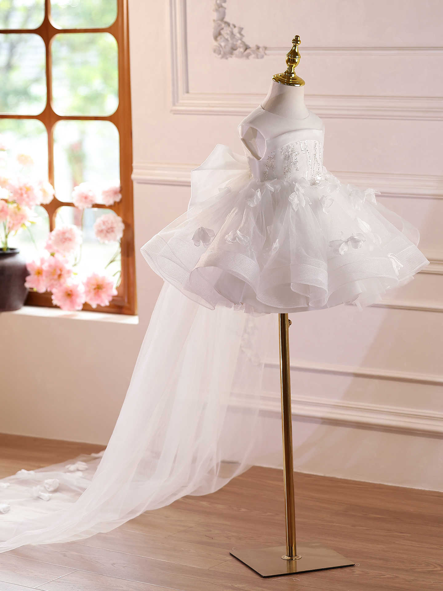 Senior Sense Of Host Piano Playing Dress